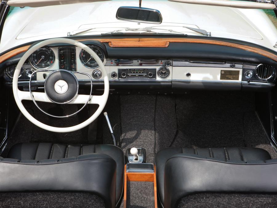  Mercedes-Benz 230 SL 1963 года  (фото 3 из 31)